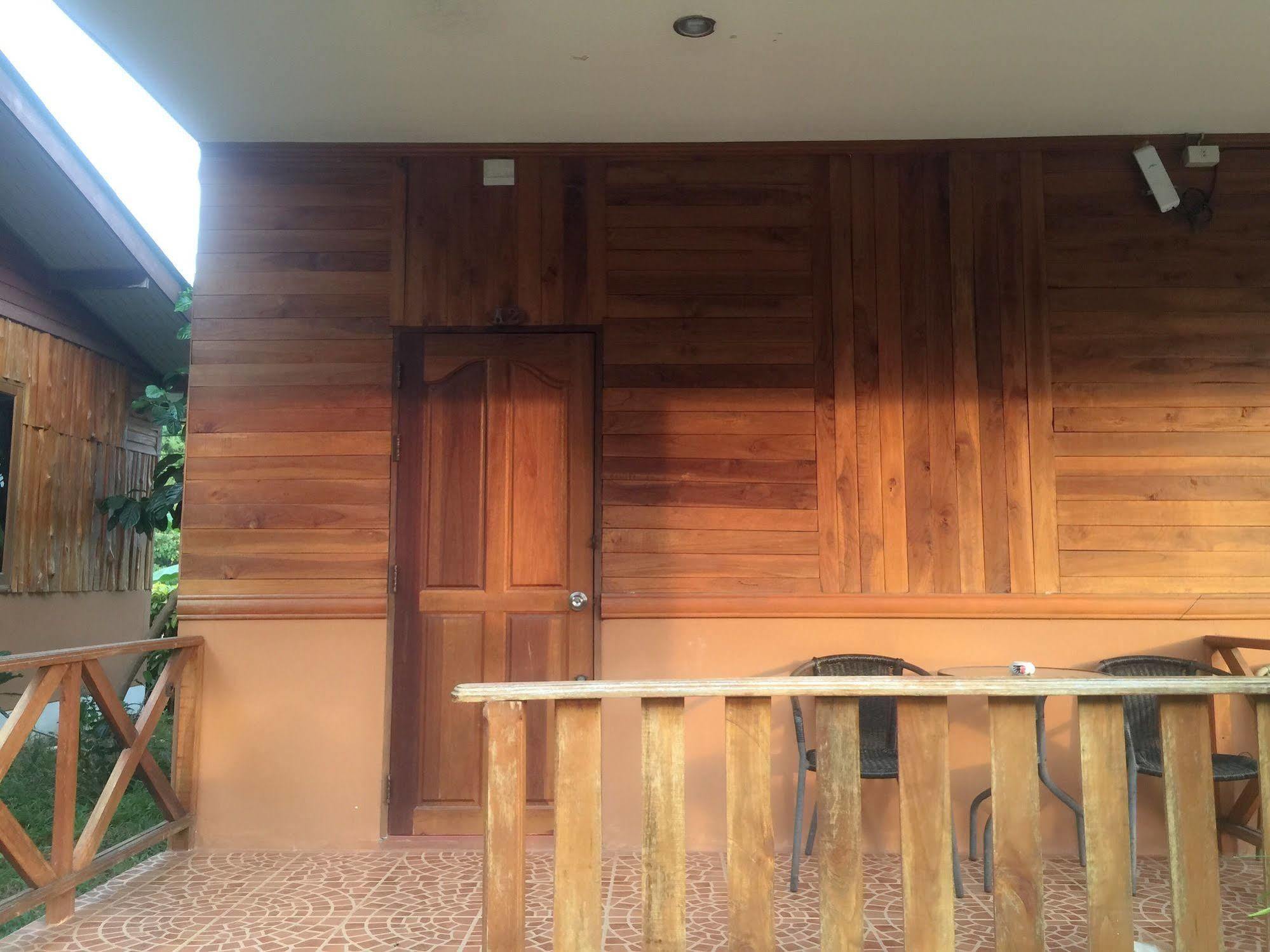 Poonsap Resort Koh Lanta Exterior photo