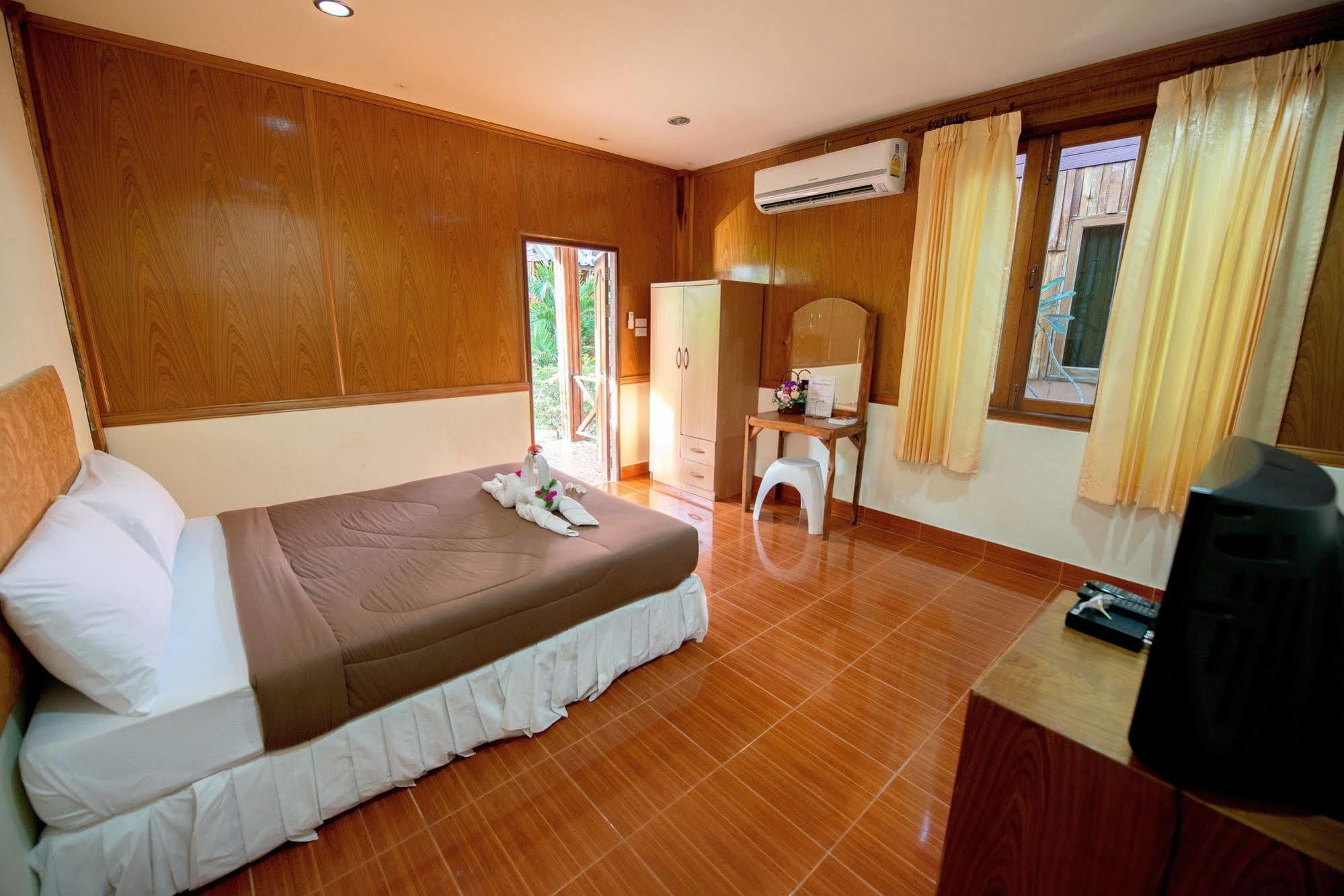 Poonsap Resort Koh Lanta Exterior photo